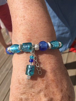 Bijoux bracelet en perles de verre à feuille d’argent