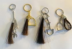 Porte-clefs en crin de cheval fait main.